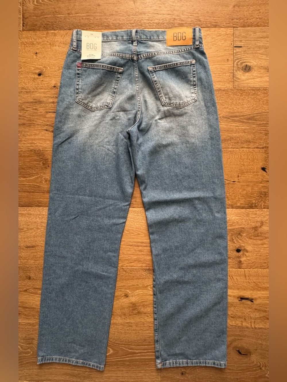 BDG Relaxed Fit Jeans in Faded Denim Blue